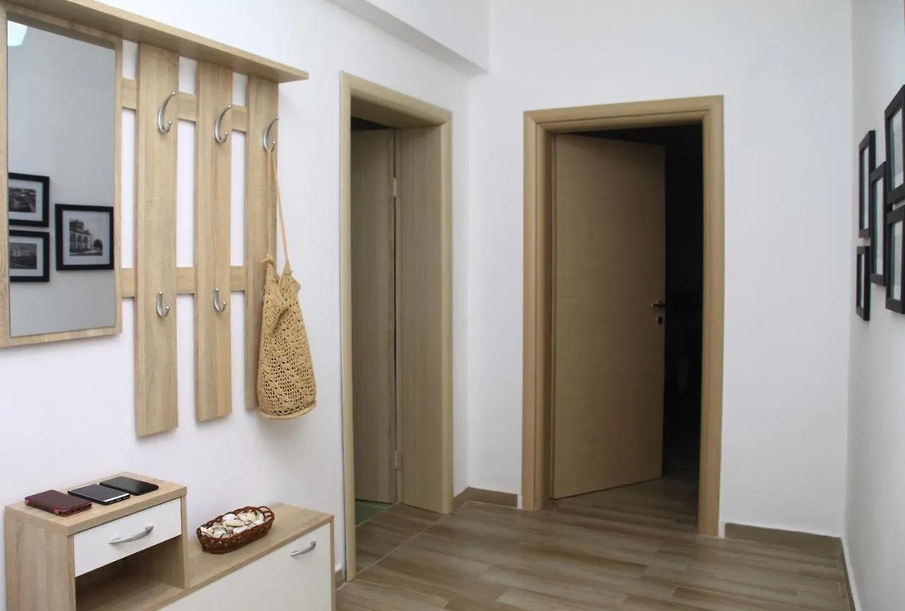 Old Town Boulevard Apartment In City Center Durres