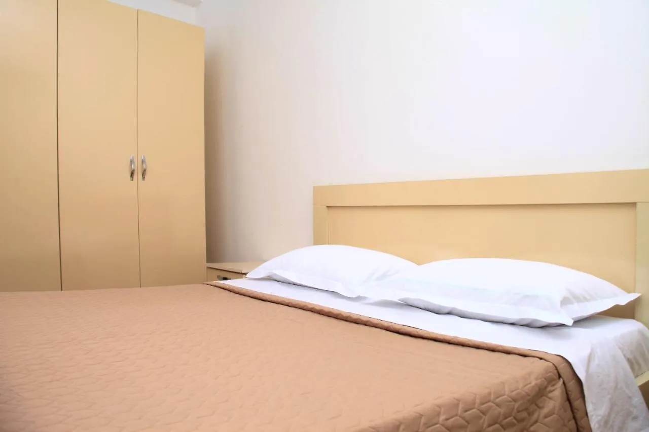 Old Town Boulevard Apartment In City Center Durres